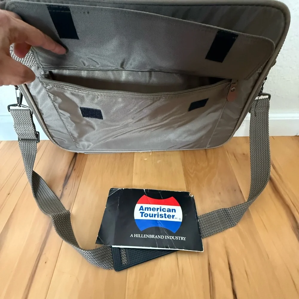 American Traveler Tan laptop Bag